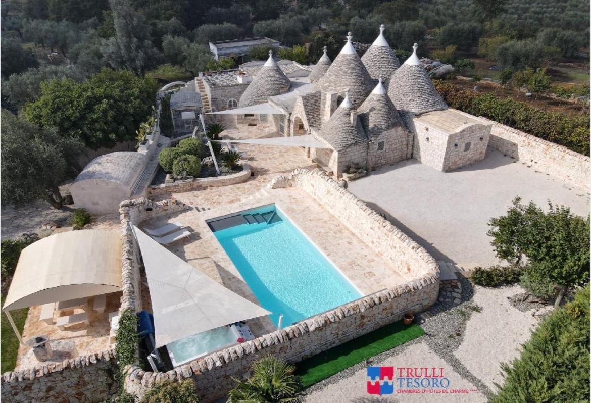 치스테르니노 Trulli Tesoro B&B 외부 사진